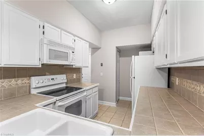 326 Meadows Circle, Winston-Salem, NC 27104 - Photo 11