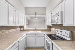 326 Meadows Cir, Winston-Salem, NC 27104 - Photo 9