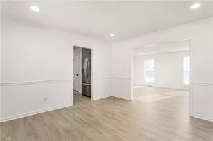 4221 Clovelly Dr, Greensboro, NC 27406 - Photo 9