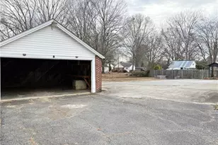 323 S Hamilton St, Eden, NC 27288 - Photo 21