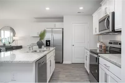 107 Beechwood Circle, Thomasville, NC 27360 - Photo 9