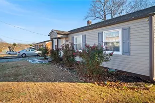 2007 Lynette Dr, Greensboro, NC 27403 - Photo 9