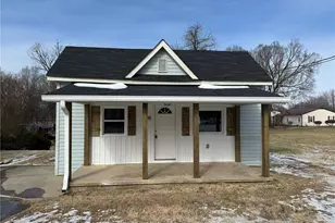 108 Broad St, Thomasville, NC 27360 - Photo 1