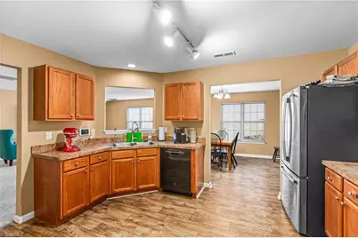 805 Forest Crest Drive, Greensboro, NC 27406 - Photo 9