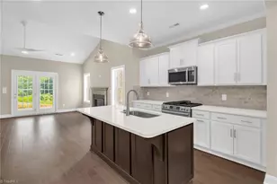 811 Gibb St, Winston-Salem, NC 27106 - Photo 9