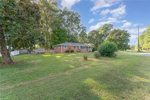 218 Joyce St, Madison, NC 27025 - Photo 3