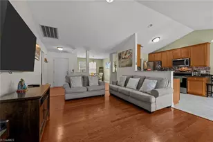 2537 Macleod St, Burlington, NC 27217 - Photo 7