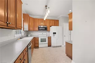 802 Lisa Run Ct, Kernersville, NC 27284 - Photo 11