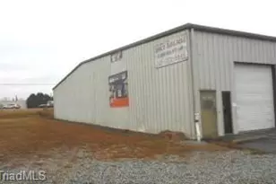 2505 Viceroy Dr, Winston-Salem, NC 27103 - Photo 3