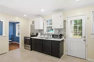 2502 Netherwood Dr, Greensboro, NC 27408 - Photo 13