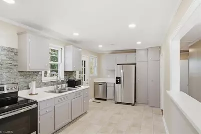 2502 Netherwood Drive, Greensboro, NC 27408 - Photo 9