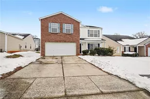 3904 Whispering Willows Dr, Greensboro, NC 27406 - Photo 3