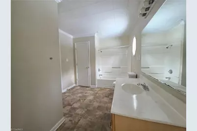 4328 Stokesdale Avenue, Winston-Salem, NC 27101 - Photo 11