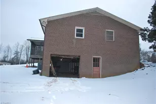 3245 Arnold Rd, Hamptonville, NC 27020 - Photo 5