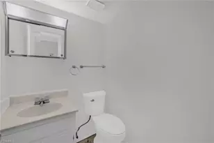 5735 Bramblegate Rd, Greensboro, NC 27409 - Photo 9