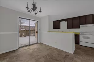 5735 Bramblegate Rd, Greensboro, NC 27409 - Photo 11