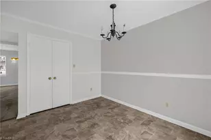 5735 Bramblegate Rd, Greensboro, NC 27409 - Photo 13