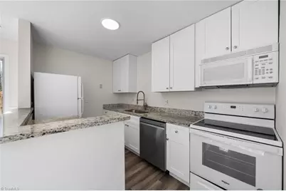 5739 Bramblegate Road #E, Greensboro, NC 27409 - Photo 9