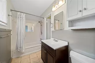 2801 Wynnewood Dr, Greensboro, NC 27408 - Photo 21