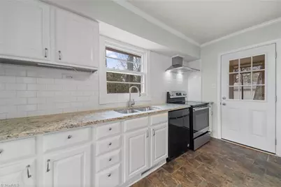 2801 Wynnewood Drive, Greensboro, NC 27408 - Photo 11