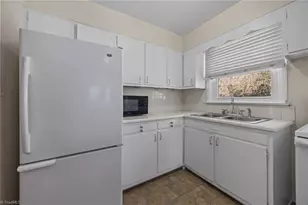 613 Woodridge Ln, High Point, NC 27262 - Photo 9