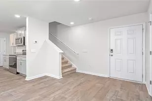 1549 Hamilton Hills Dr, Greensboro, NC 27406 - Photo 3