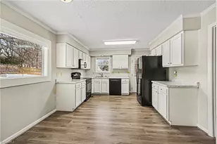 3801 Pineway Dr, Greensboro, NC 27405 - Photo 7