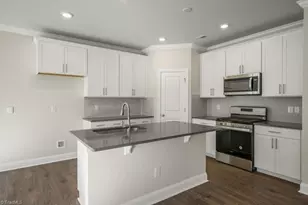 1677 Hallview Ct, Kernersville, NC 27284 - Photo 7