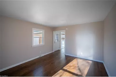 307 Foxcroft Drive, Winston-Salem, NC 27103 - Photo 9