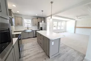 2135 Meadow Ridge Rd, Burlington, NC 27217 - Photo 9