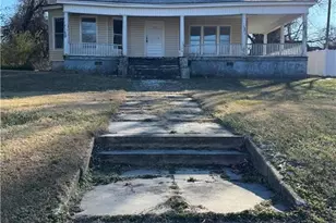 409 Lindsey St, Reidsville, NC 27320 - Photo 1