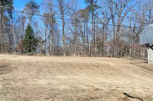 2570 Oakcrest Ct, Burlington, NC 27217 - Photo 3