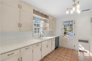 221 W Avondale Dr, Greensboro, NC 27403 - Photo 11