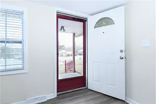 1717 Eastwood Ave, Greensboro, NC 27401 - Photo 5