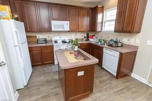 3934 Tarrant Trace Cir, High Point, NC 27265 - Photo 9