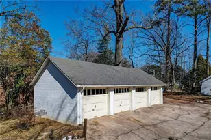 401 W Greenway Dr N, Greensboro, NC 27403 - Photo 13