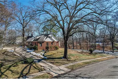 401 W Greenway Drive N, Greensboro, NC 27403 - Photo 9