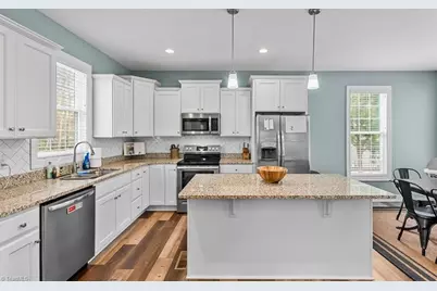 109 Willowbrook Drive, Thomasville, NC 27360 - Photo 9