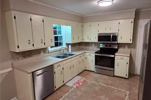 1542 Overlook Dr, Wilkesboro, NC 28697 - Photo 5