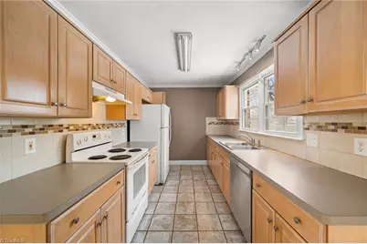 5815 Loradale Drive, Kernersville, NC 27284 - Photo 9