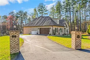 153 Woodridge Dr, Mount Airy, NC 27030 - Photo 3