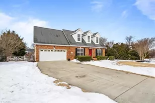 8205 Hunters Dr, Greensboro, NC 27455 - Photo 5