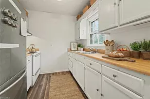 907 Watkins St, Greensboro, NC 27407 - Photo 9