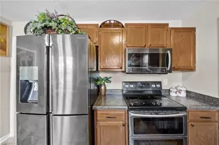 4202 Broadacres Dr, Greensboro, NC 27407 - Photo 9