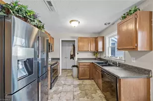 4202 Broadacres Dr, Greensboro, NC 27407 - Photo 7