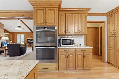 812 Wood Dale Drive, Kernersville, NC 27284 - Photo 9