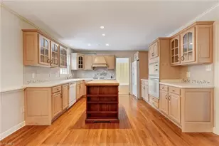 1010 Canonero Dr, Greensboro, NC 27410 - Photo 15