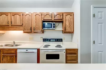 5934 Friendly Avenue, Greensboro, NC 27410 - Photo 9