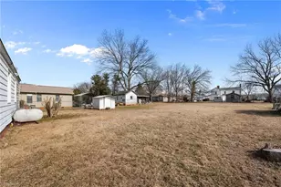 312 Pickett Cir, Liberty, NC 27298 - Photo 25