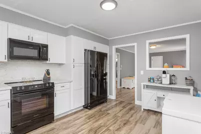 415 Crestview Drive, Thomasville, NC 27360 - Photo 7